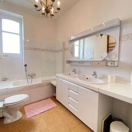 Duplex 5 Pieces, 6 Couchages Au Coeur De Avec Terrasse, Parking Et Tous Commerces A Pied - Fr-1-245-71 * La Baule