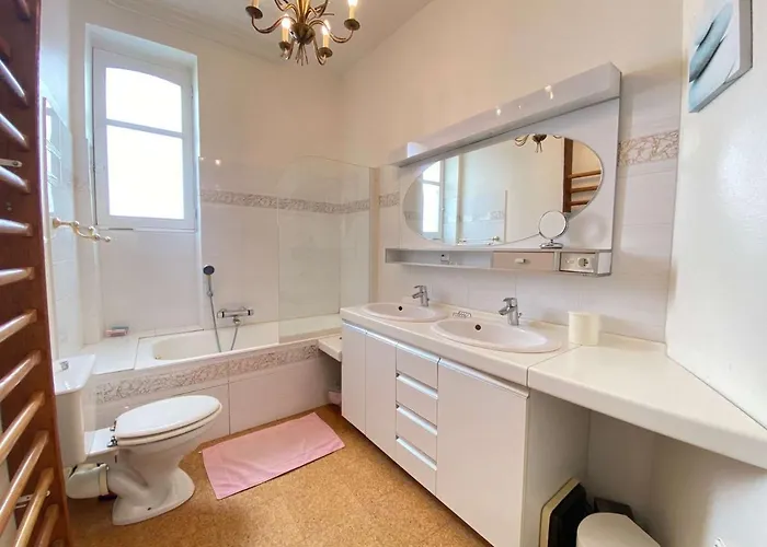 Duplex 5 Pieces, 6 Couchages Au Coeur De Avec Terrasse, Parking Et Tous Commerces A Pied - Fr-1-245-71 * La Baule-Escoublac